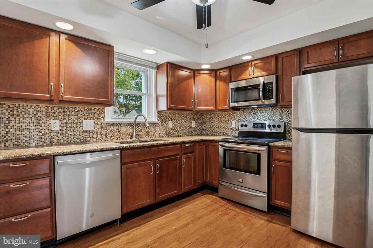 206 Decalb Ave - Photo 3 of 14