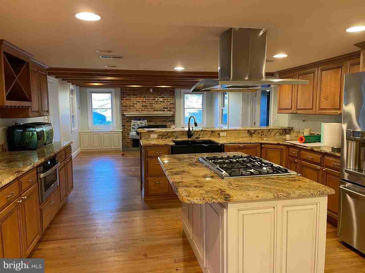 6270 Davis Rd - Photo 4 of 10