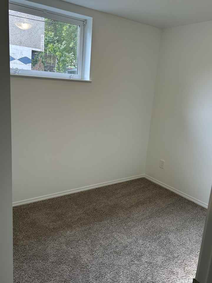 11935 46 St Nw Bsmt - #BSG4 - Photo 4 of 10