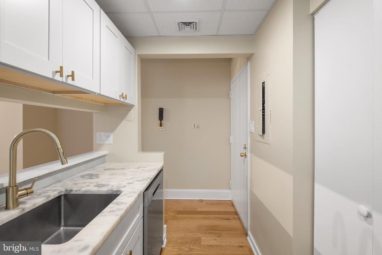 1716 Wallace St Apt 202 #202 - Photo 3 of 12