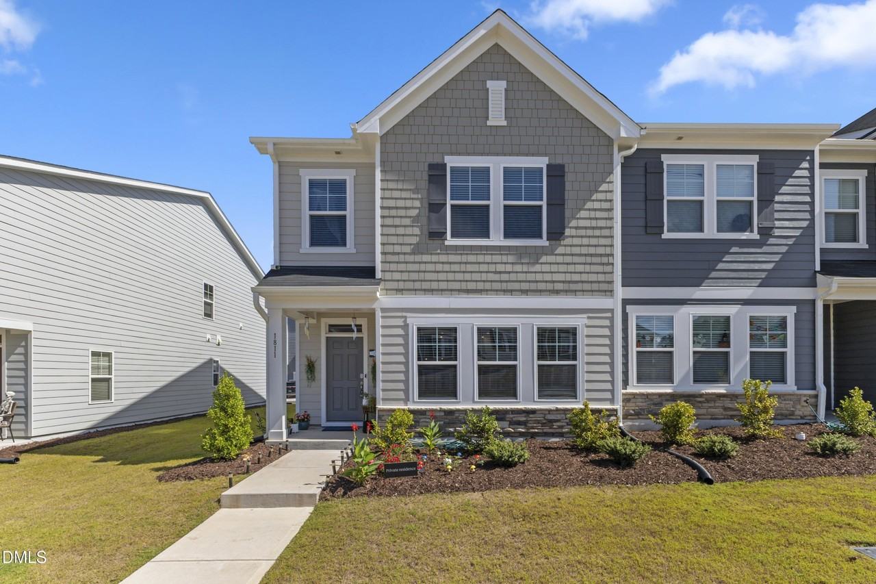 1811 Aspen River Ln - Photo 3 of 36