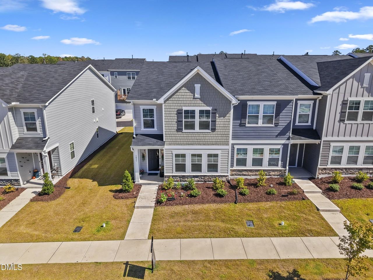 1811 Aspen River Ln - Photo 4 of 36