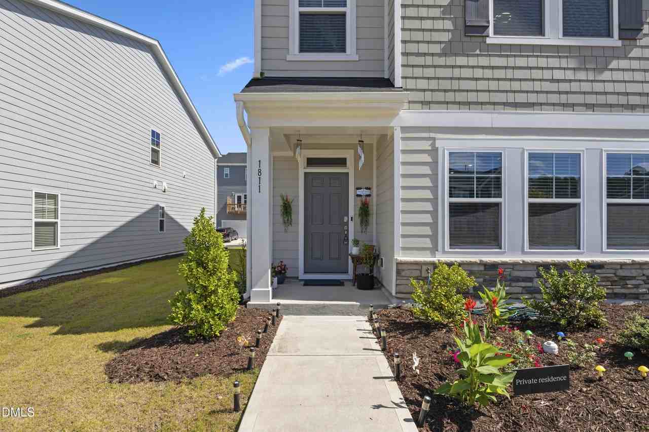 1811 Aspen River Ln - Photo 5 of 36