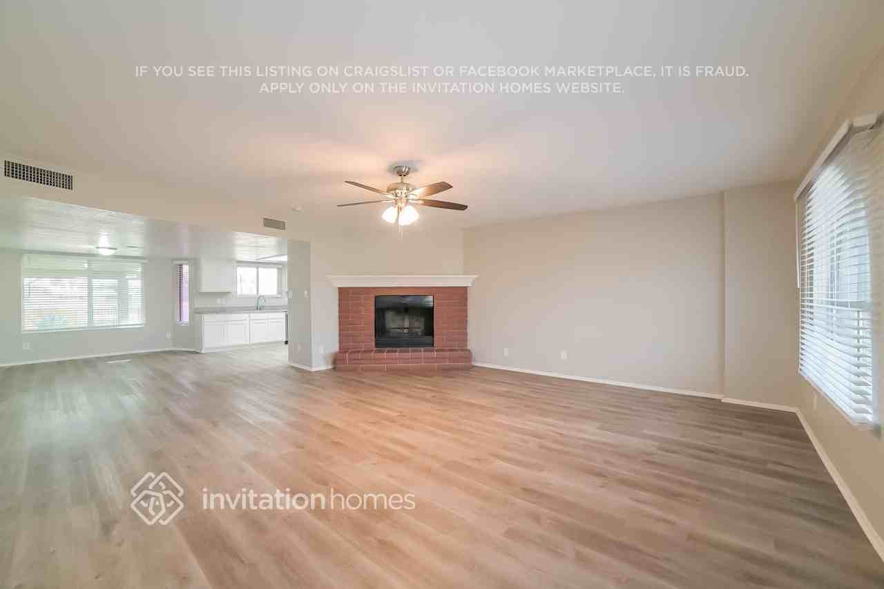 4454 N 105th Ave - Photo 2 of 15