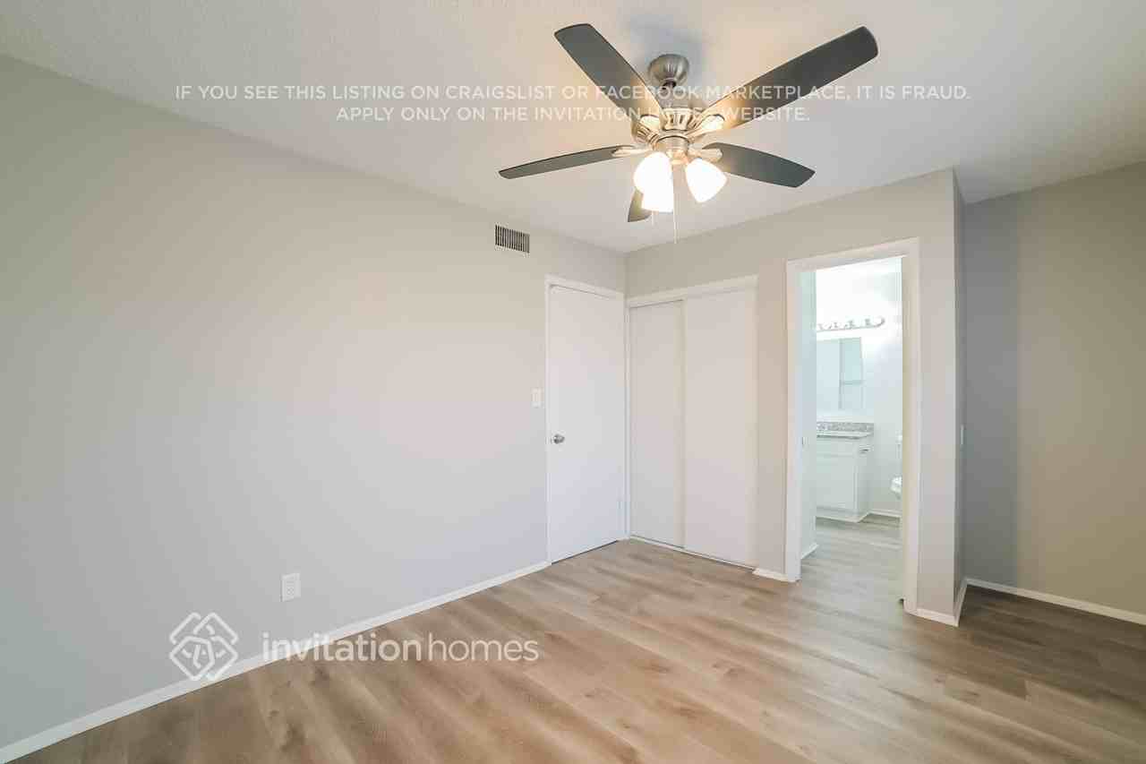 4454 N 105th Ave - Photo 5 of 15