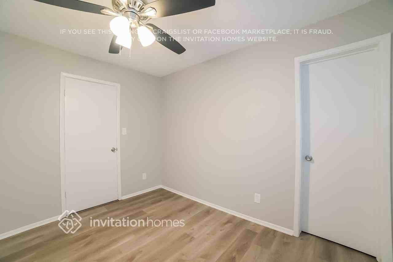 4454 N 105th Ave - Photo 6 of 15