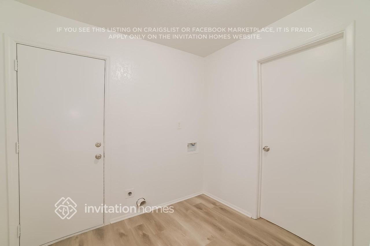 4454 N 105th Ave - Photo 7 of 15