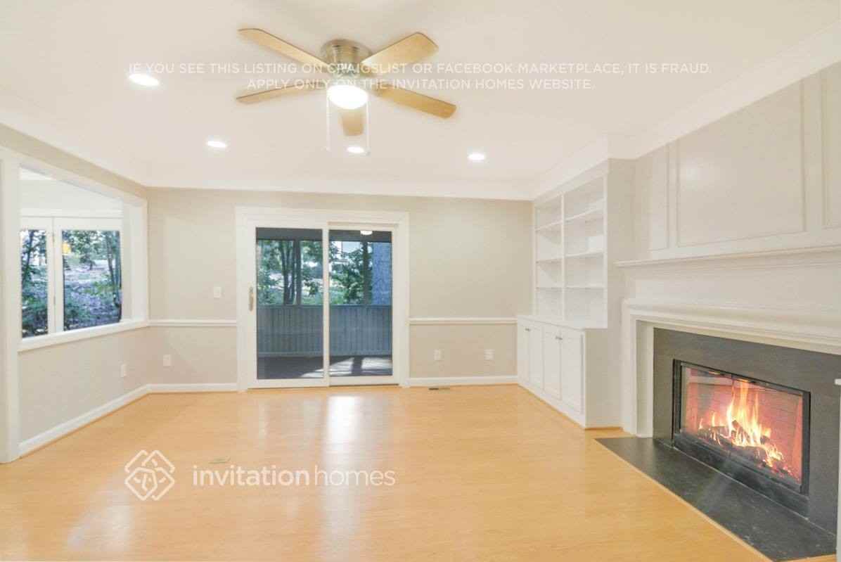 305 Durington Place - Photo 3 of 26