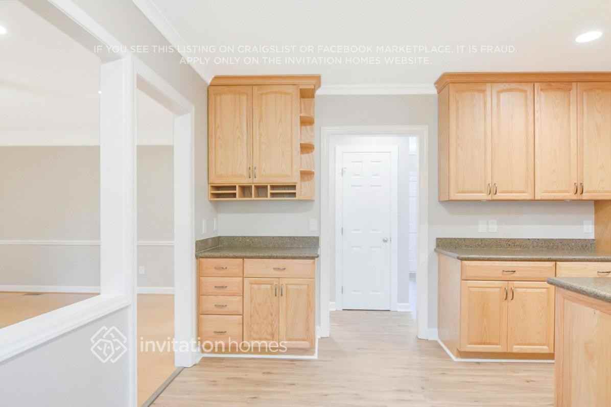 305 Durington Place - Photo 6 of 26