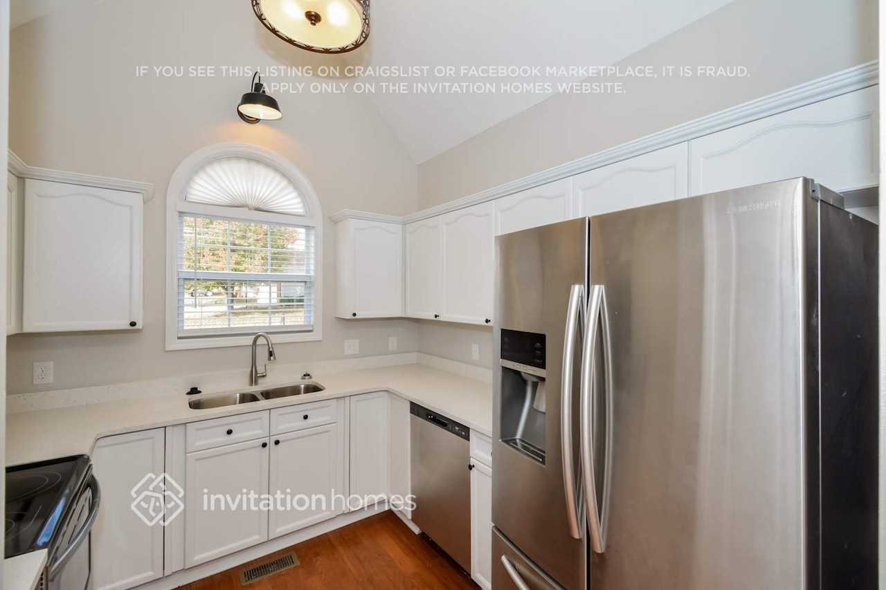 949 Chesire Way - Photo 7 of 18