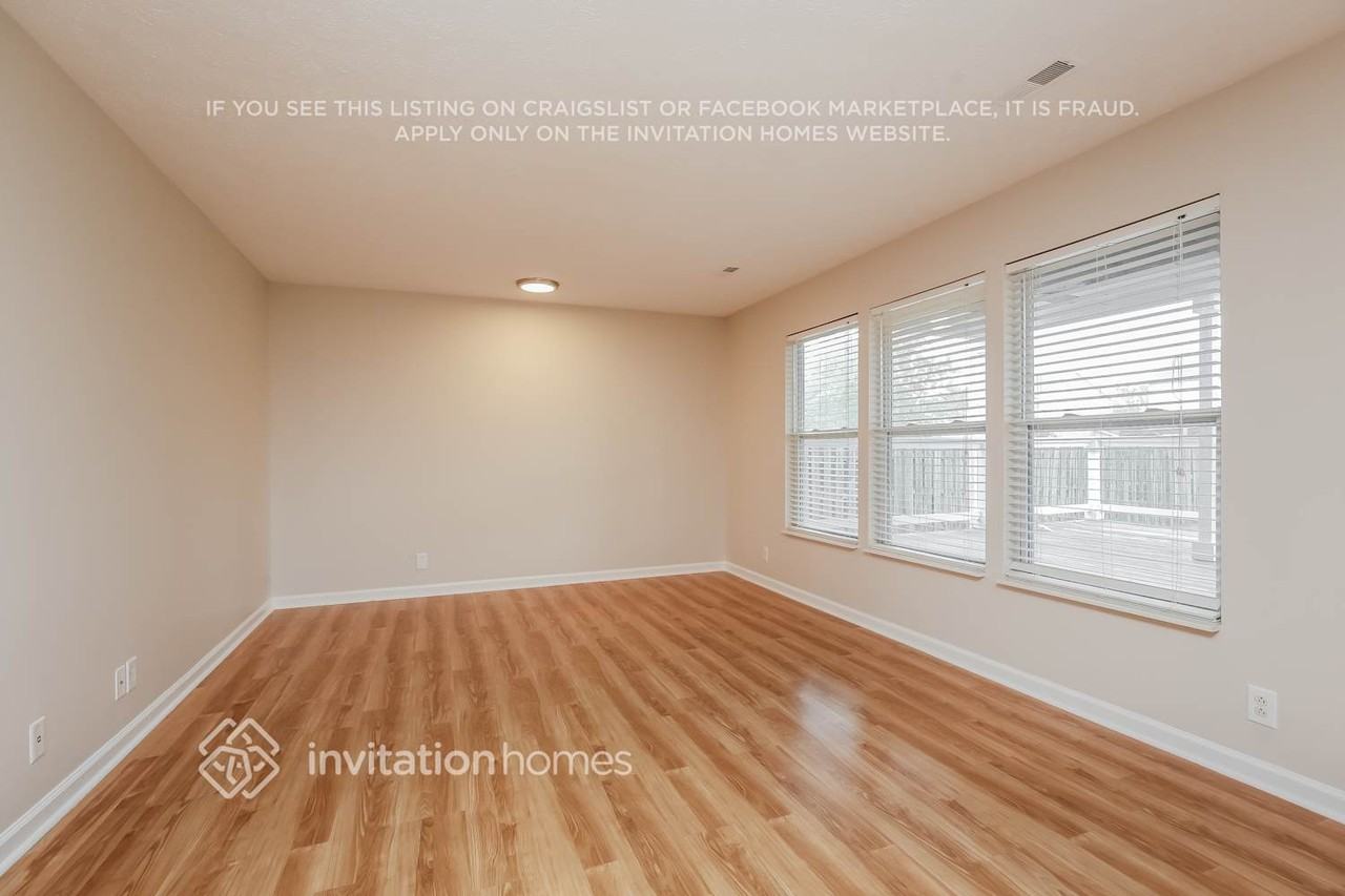 2228 Crescent Valley Ln - Photo 2 of 16