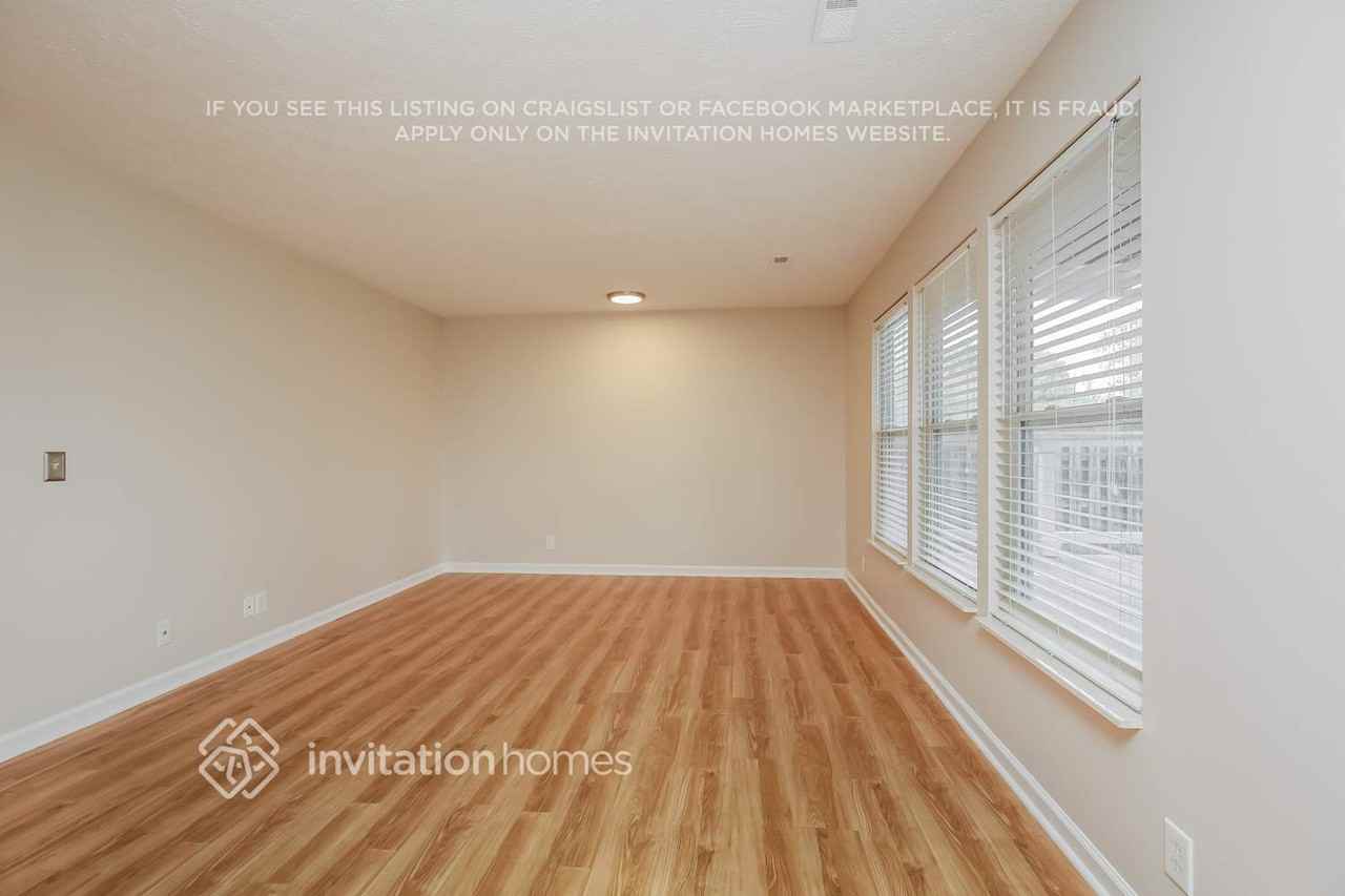 2228 Crescent Valley Ln - Photo 3 of 16