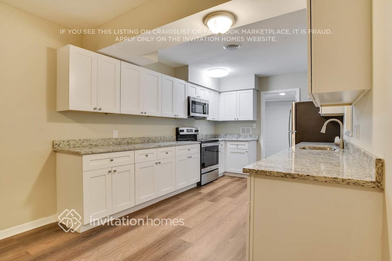 5915 Westbury Dr - Photo 5 of 21