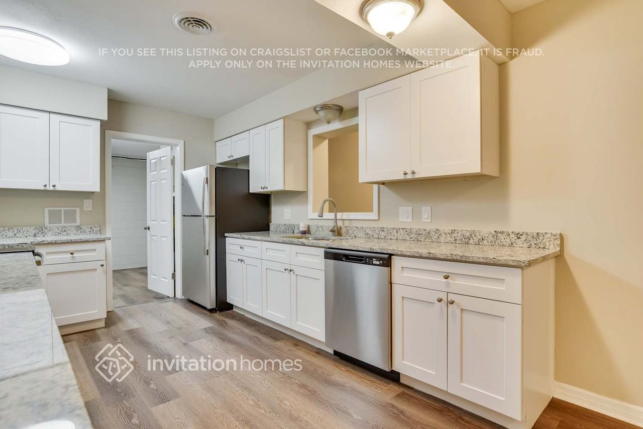 5915 Westbury Dr - Photo 6 of 21