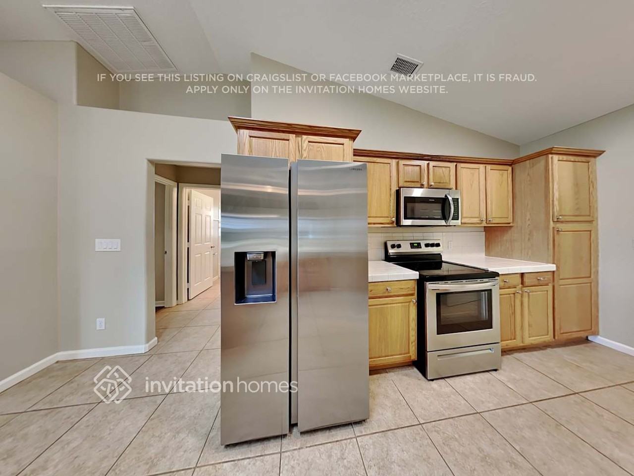 2566 Sw Hinchman St - Photo 7 of 19