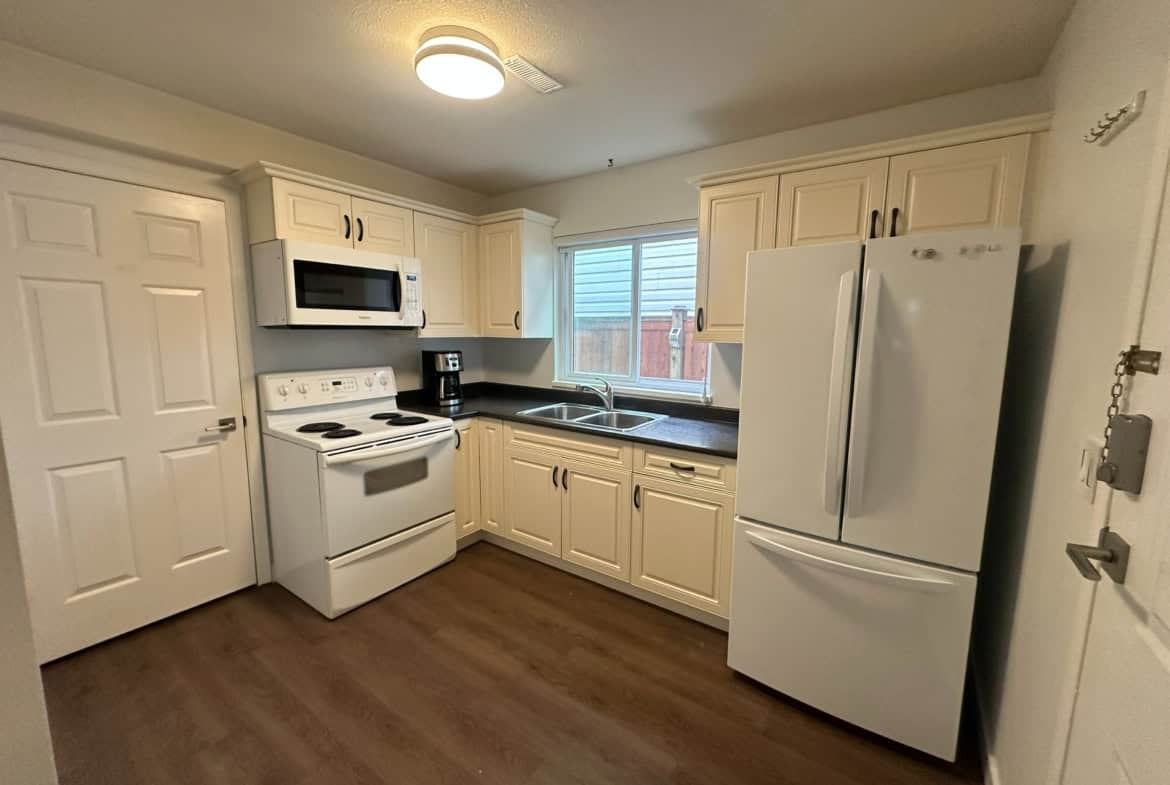 2327 Stafford Avenue - Photo 5 of 6