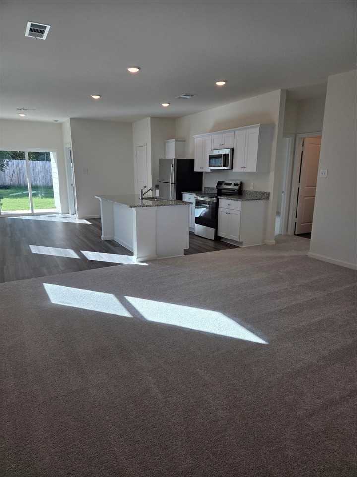 632 Craven Street - Photo 4 of 15