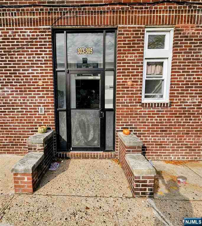 32 Halstead Street ## 34 - Photo 2 of 13