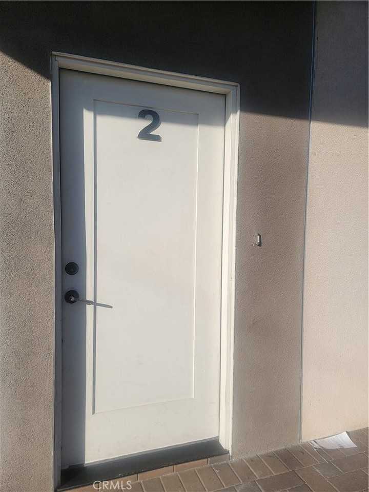 7334 Vineland Avenue - Photo 4 of 25