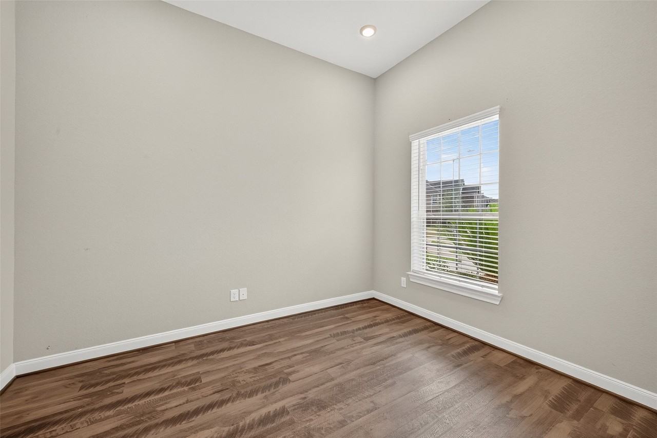 4403 Tumbling Leaf Ct - Photo 7 of 47