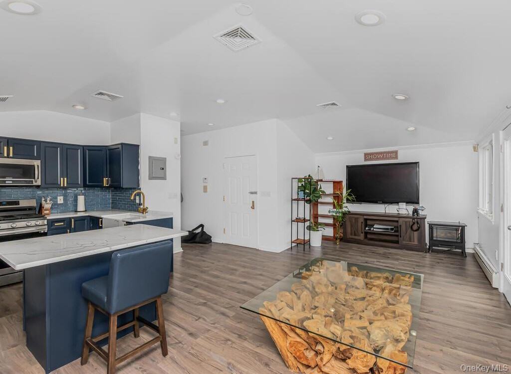 240 Bowne Street - Photo 6 of 18