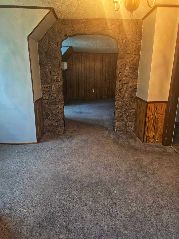 190 Clover Pl Uppr - Photo 3 of 14