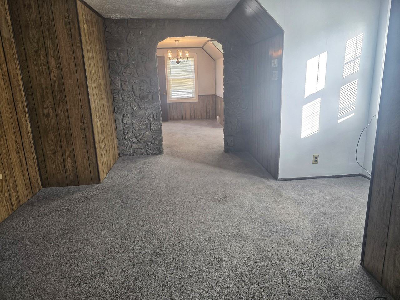 190 Clover Pl Uppr - Photo 5 of 14