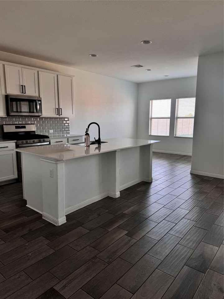 Carrizo Springs Path - Photo 2 of 13