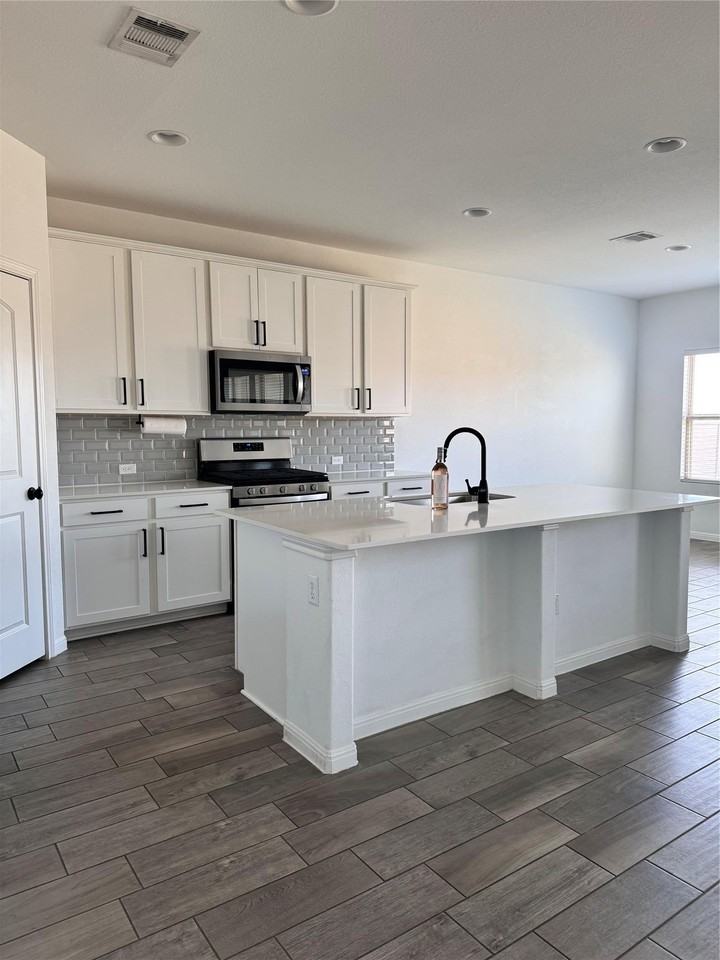 Carrizo Springs Path - Photo 3 of 13