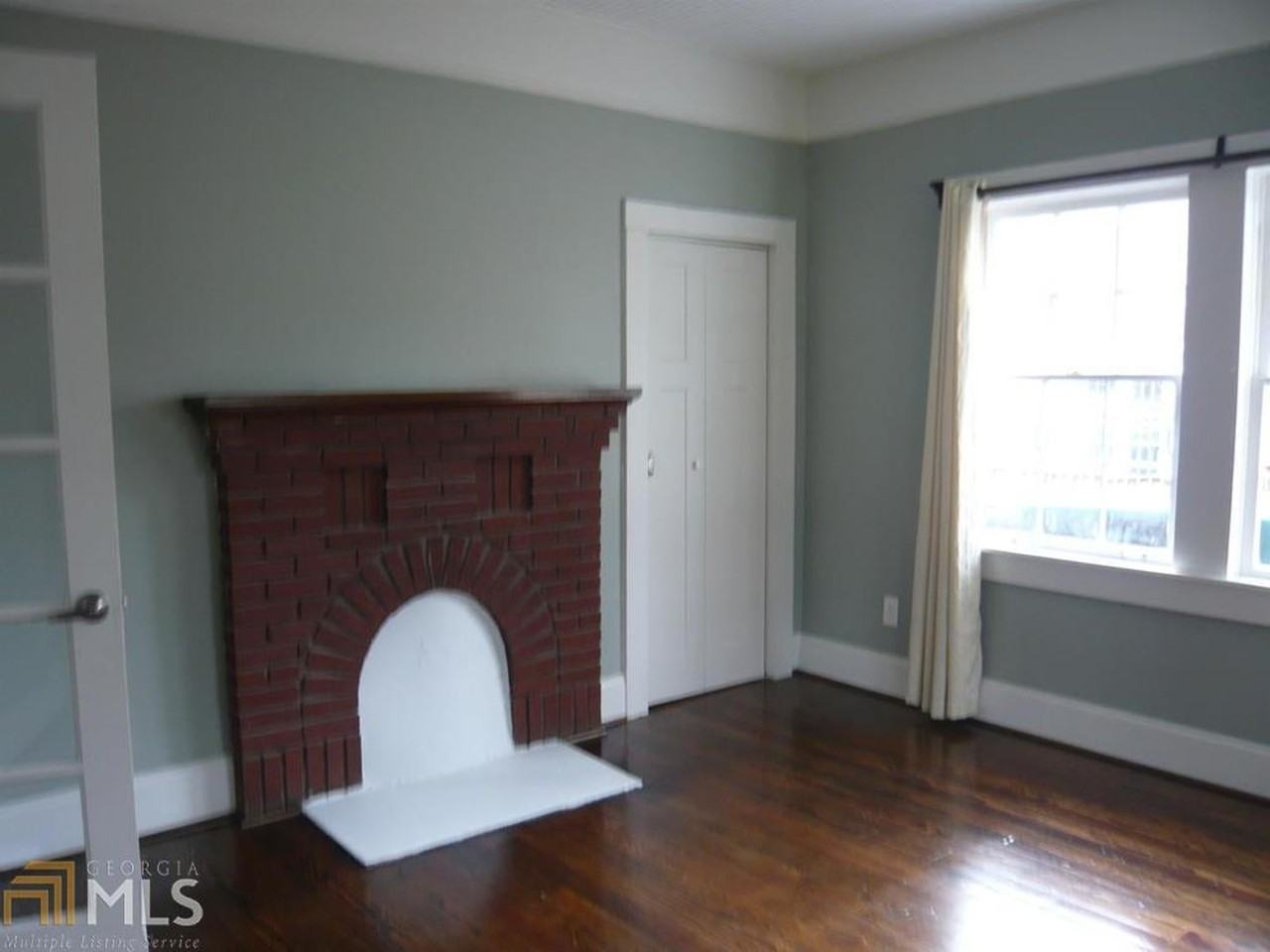 208 Peachtree St - Photo 5 of 18