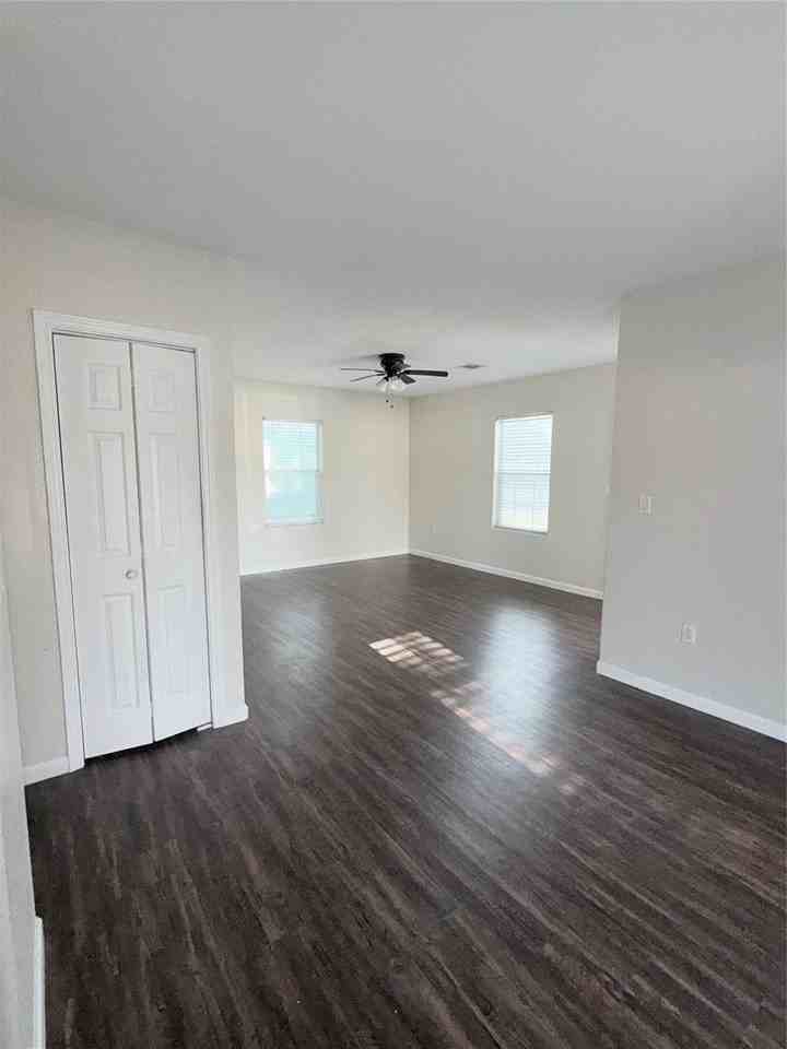 210 E Homan St - Photo 5 of 18