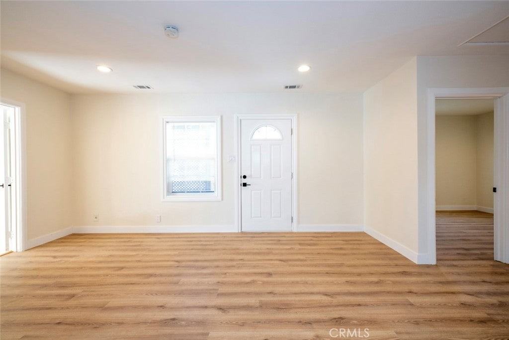 7912 Vineland Ave - Photo 4 of 30