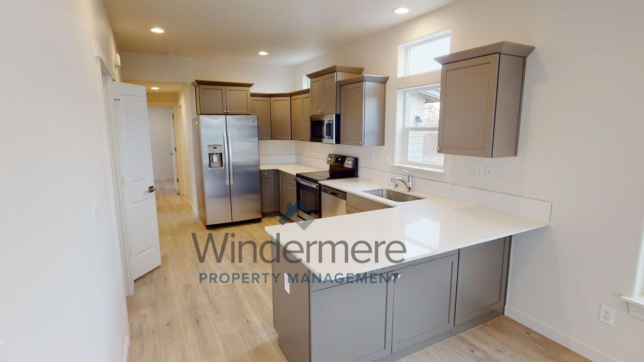 Avery Estates - Photo 5 of 13