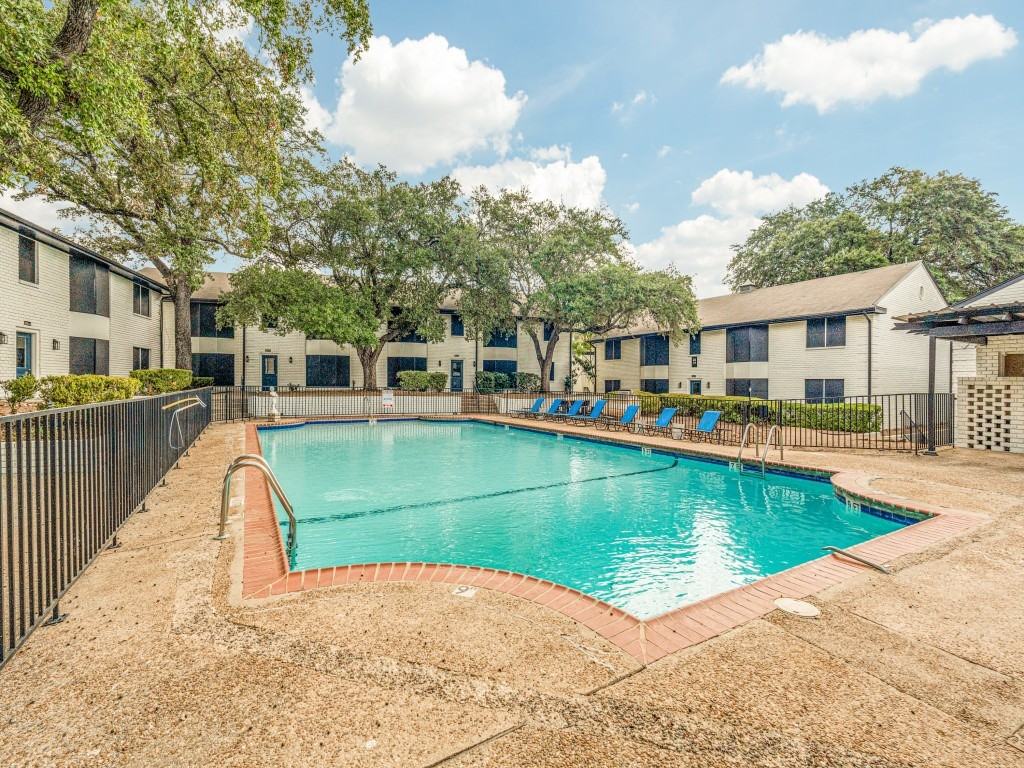 The Landmark at Alamo Heights - Photo 4 of 23