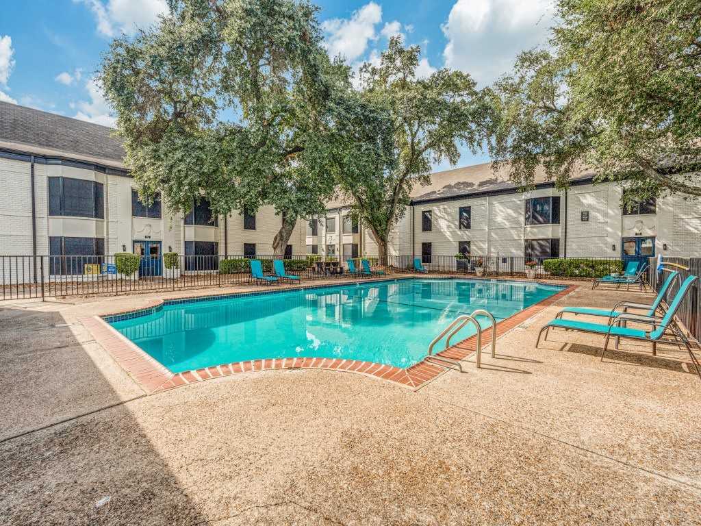 The Landmark at Alamo Heights - Photo 5 of 23