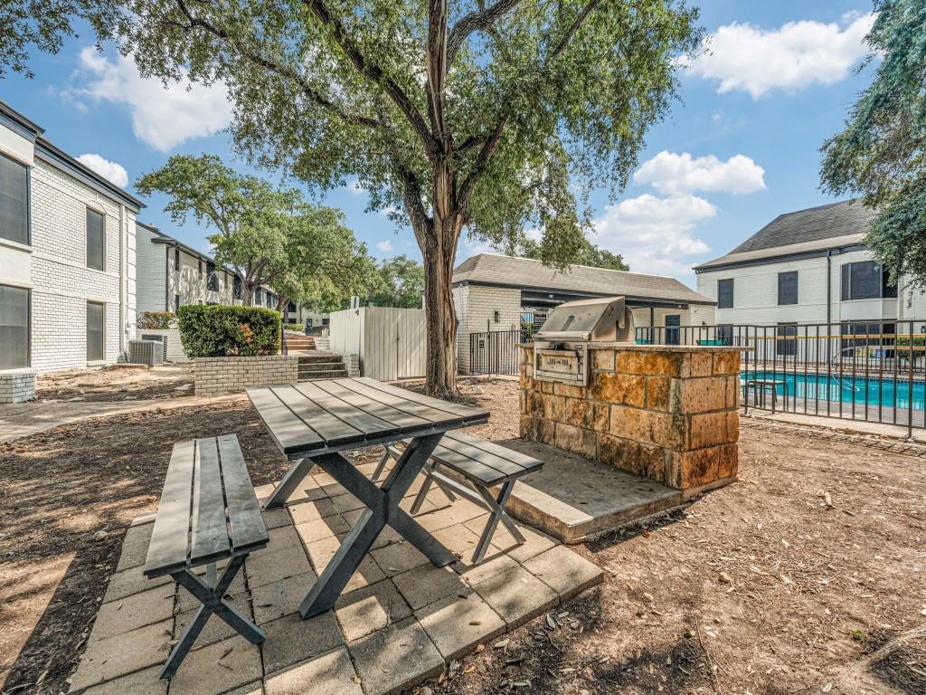 The Landmark at Alamo Heights - Photo 6 of 23