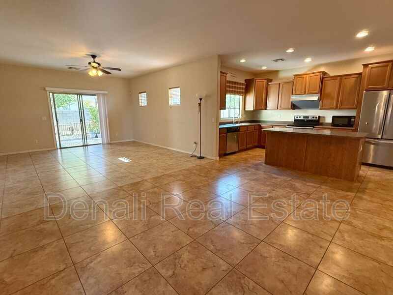 7911 S 50th Ln - Photo 2 of 24