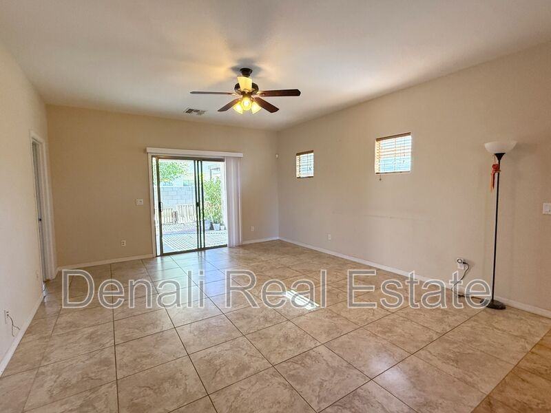 7911 S 50th Ln - Photo 3 of 24