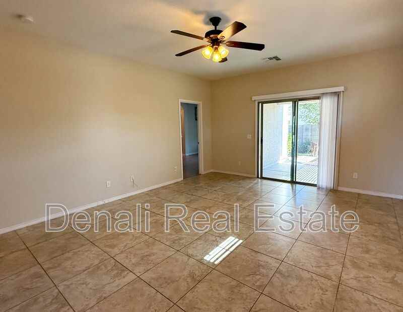 7911 S 50th Ln - Photo 4 of 24