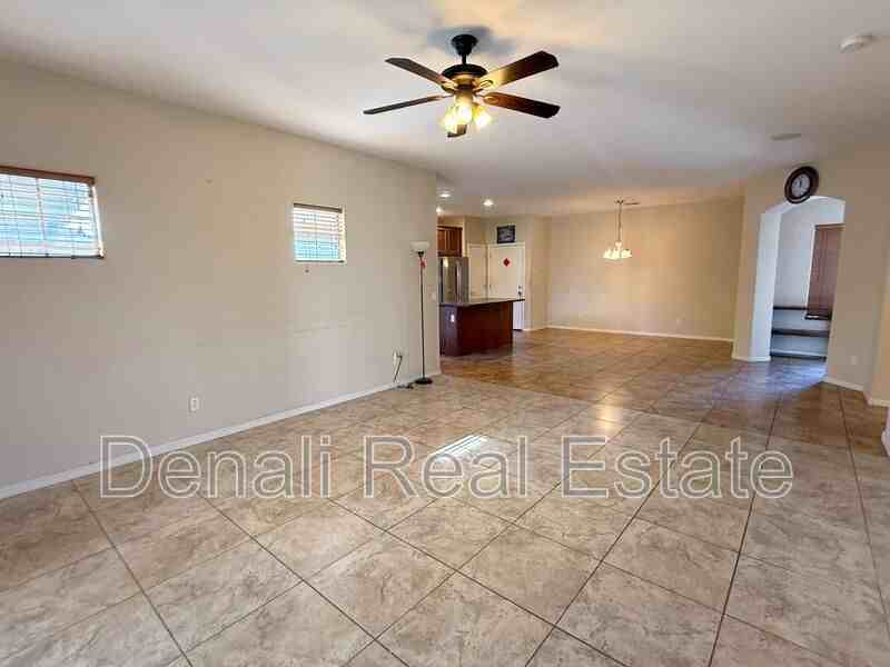 7911 S 50th Ln - Photo 5 of 24