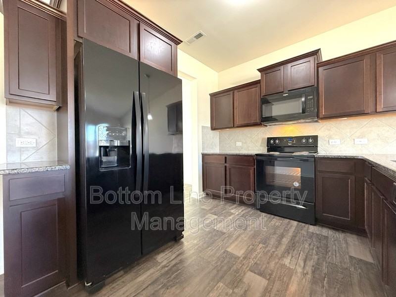 523 Contenment Drive - Photo 6 of 26