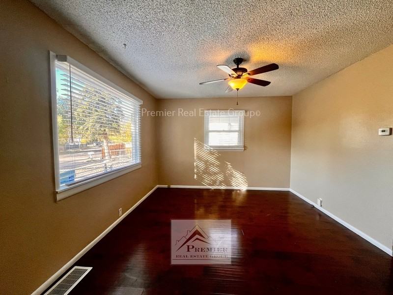 218 West Ramona Avenue - Photo 7 of 15