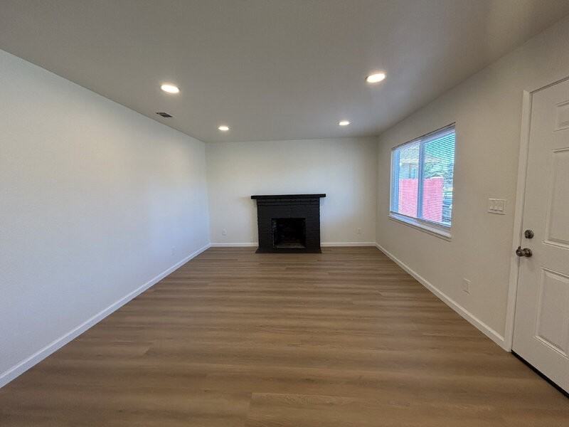 1525 James St - Photo 2 of 21