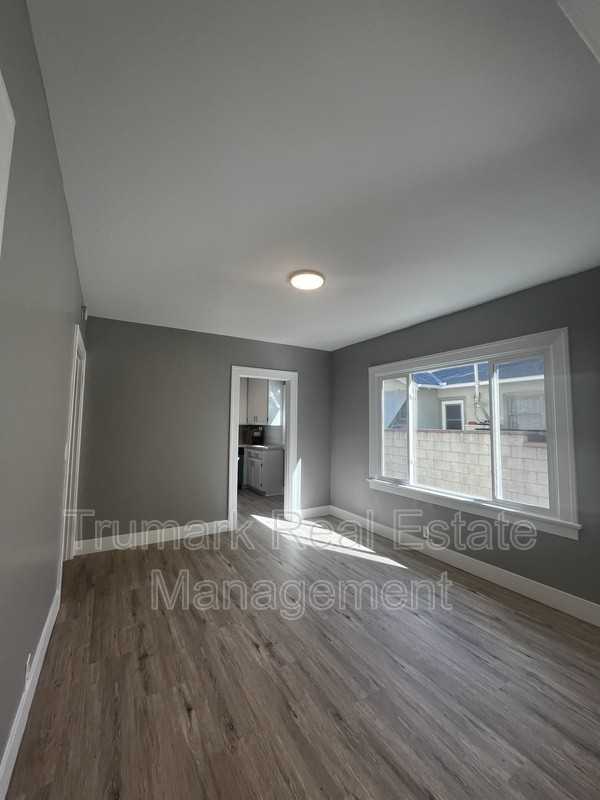 1349 E Elizabeth St - Photo 3 of 23