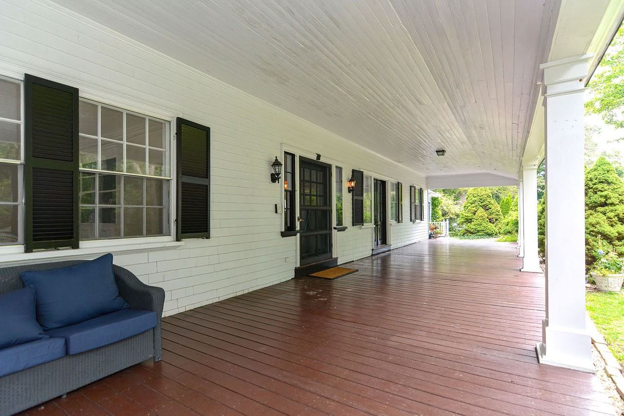 135 Bridge Street - Photo 4 of 42