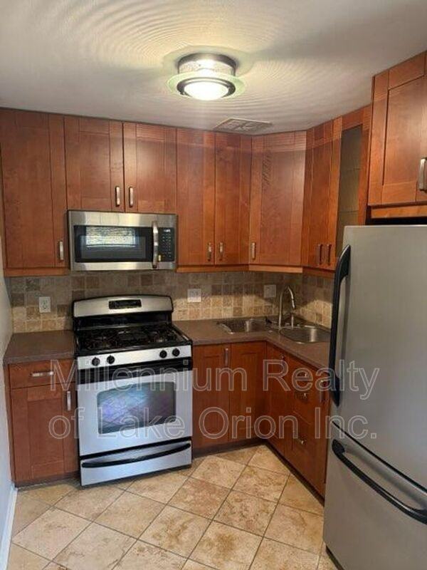 2503 Wmile Rd Bldg #16 - Photo 3 of 12