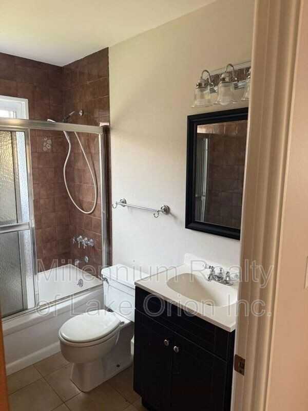 2503 Wmile Rd Bldg #16 - Photo 7 of 12