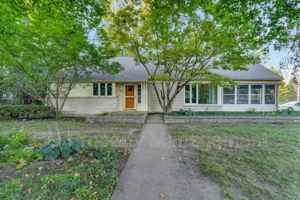 featured image of 202 W Indiana Ave