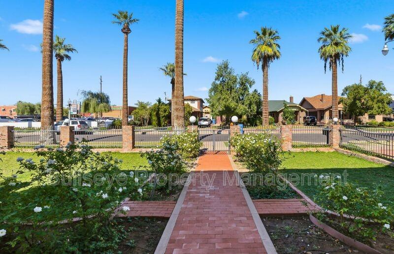 525 West Lynwood Street - Photo 4 of 50