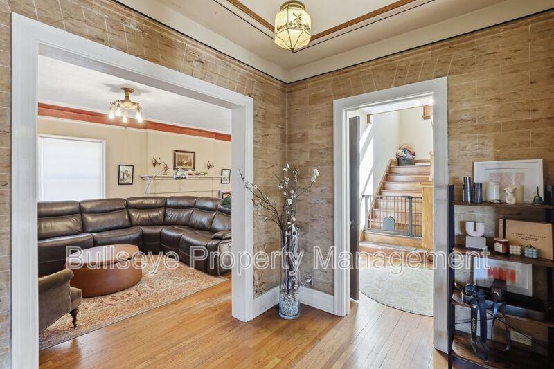 525 West Lynwood Street - Photo 5 of 50